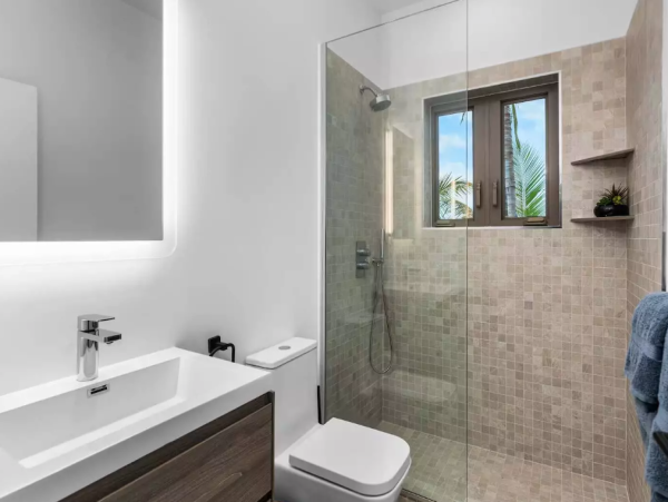 Experience Luxury Five Bedroom Retreat - Your Bohemian Escape in Nassau
